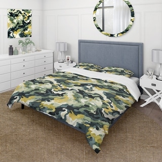 Designart "Urban Green Camouflage Wilderness I" Modern Bedding Set With ...